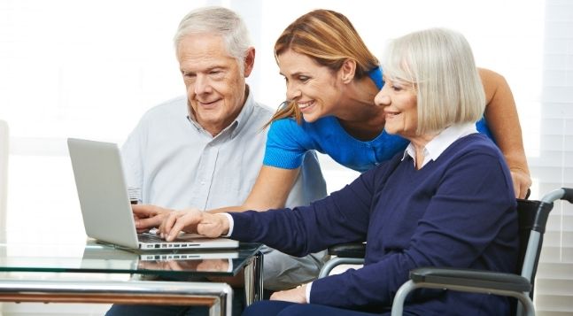 tech helping seniors with computer repair